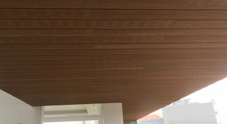 Báo giá trần nhựa giả gỗ cao cấp bao nhiêu 1m2 ?